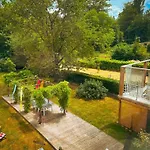 Le Jardin Des Secrets Bed & Breakfast