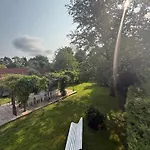 Le Jardin Des Secrets Bed & Breakfast 4*