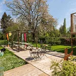 Bed & Breakfast Le Jardin Des Secrets 4*