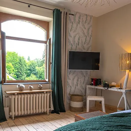 Le Jardin Des Secrets Gites et chambres à louer Alojamento de Acomodação e Pequeno-almoço 4*