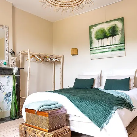 Le Du Jardin Des Secrets Bed & Breakfast