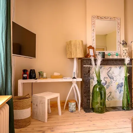 Le Du Jardin Des Secrets Bed & Breakfast *