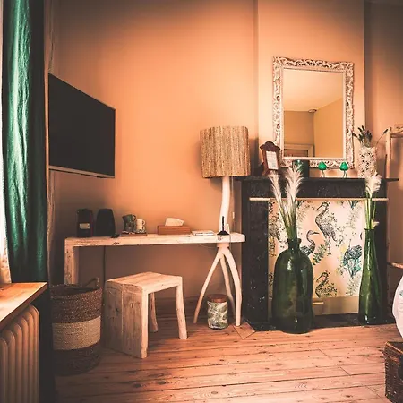Le Du Jardin Des Secrets Bed & Breakfast