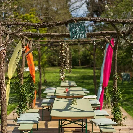 Le Du Jardin Des Secrets Bed & Breakfast Namur