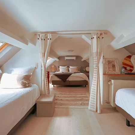 Le Jardin Des Secrets Gites et chambres à louer Alojamento de Acomodação e Pequeno-almoço 4*