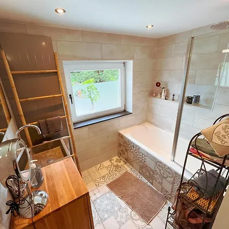 Le Jardin Des Secrets Gites et chambres à louer Alojamento de Acomodação e Pequeno-almoço 4*