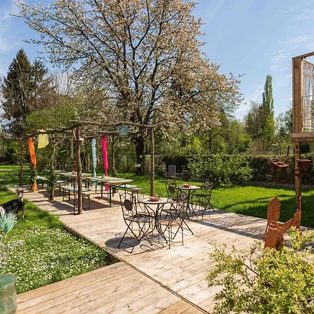 Bed & Breakfast Le Jardin Des Secrets 4*